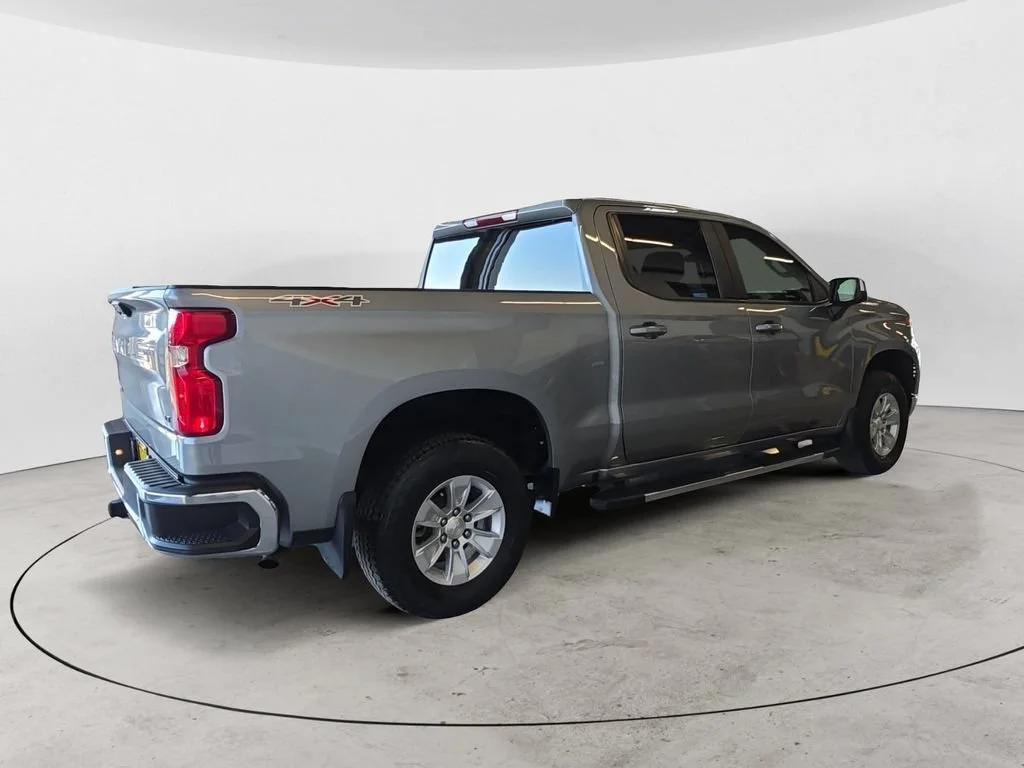 Used 2023 Sterling Gray Metallic Chevrolet LT image 5