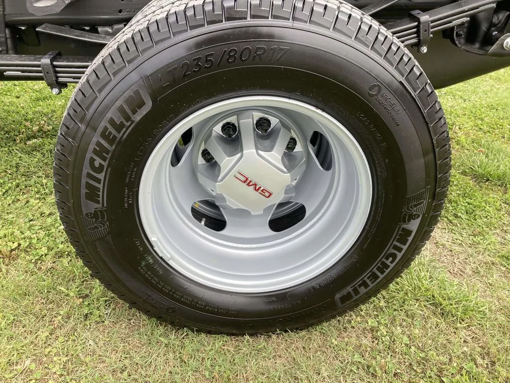 New 2026 Summit White GMC Pro image 10