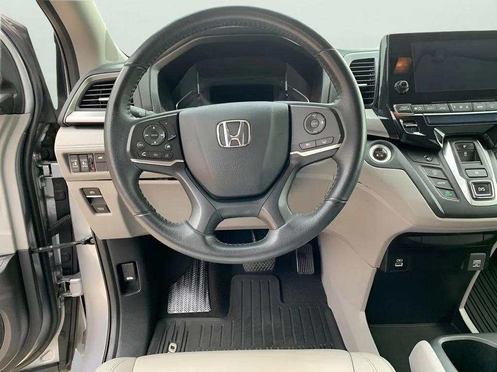 Used 2022 Silver Honda EX-L image 17