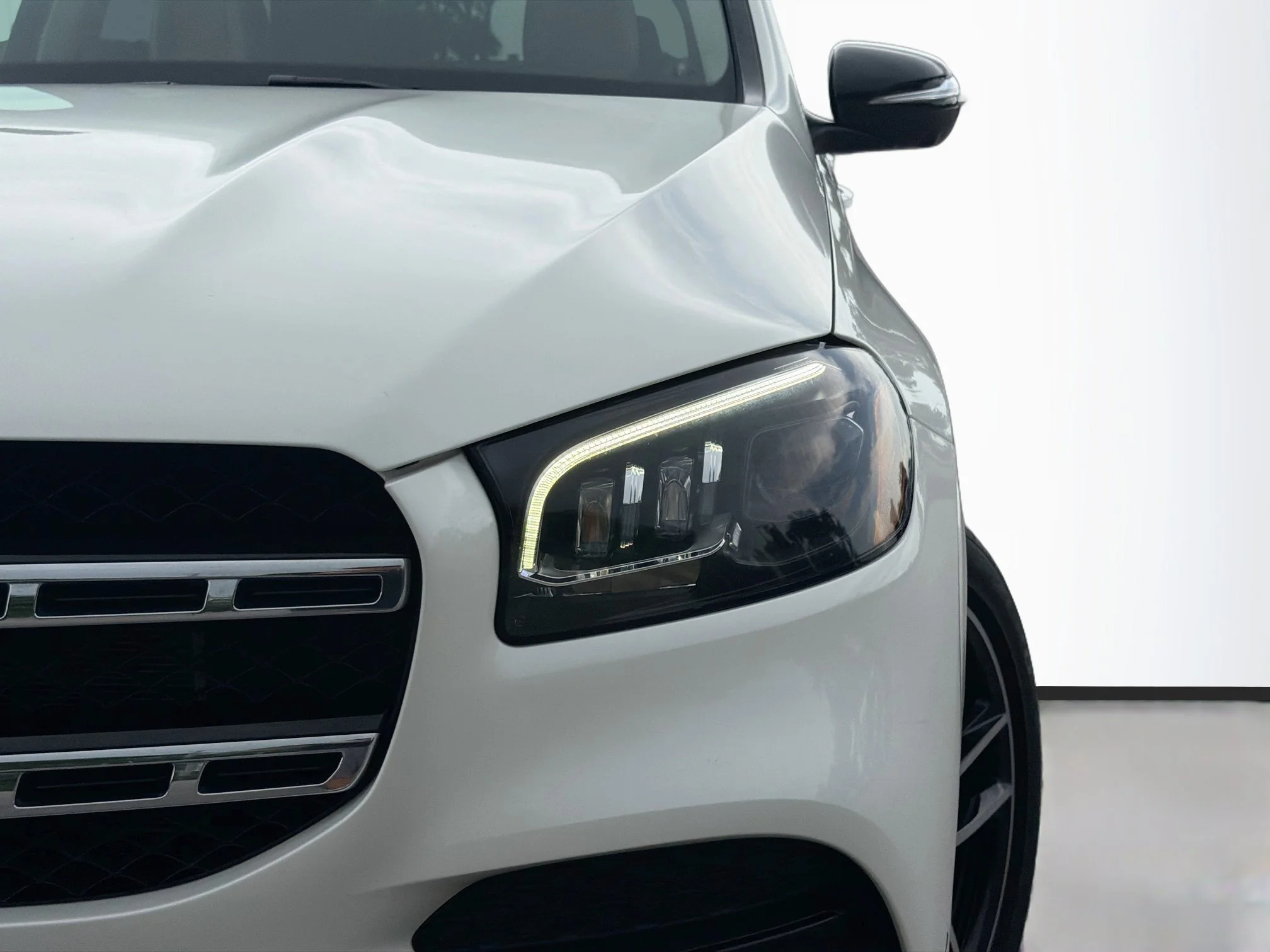 Used 2021 Diamond White Metallic Mercedes-Benz GLS 580 image 9