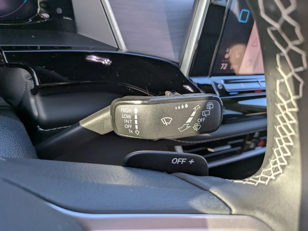 New 2026 White/off-white Volkswagen SE w/Technology image 27