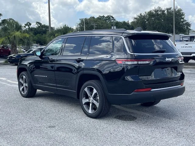 New 2026 Diamond Black Crystal Pearl-Coat Exterior Paint Jeep Limited image 6