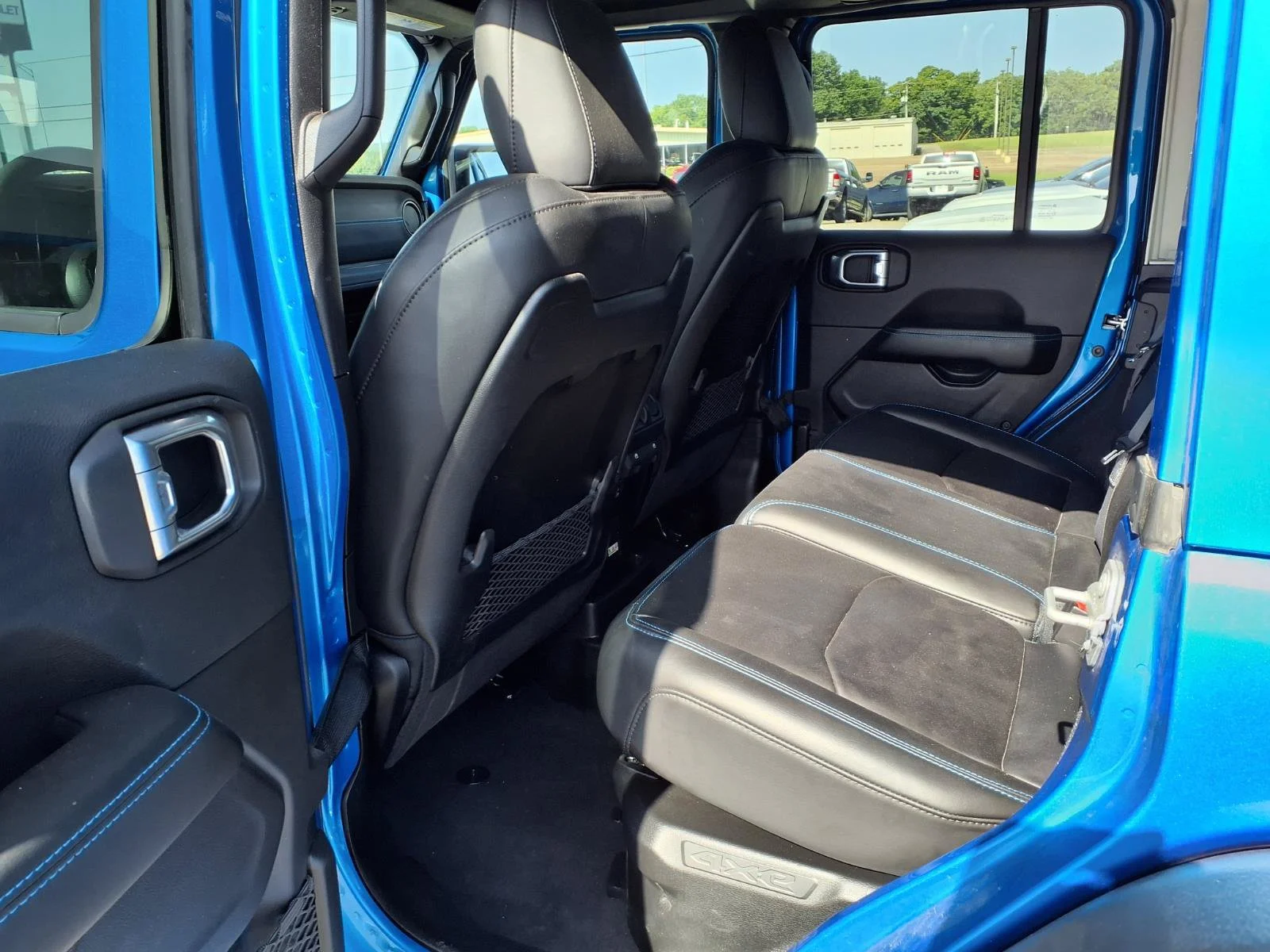 Used 2024 Hydro Blue Pearlcoat Jeep Rubicon image 17