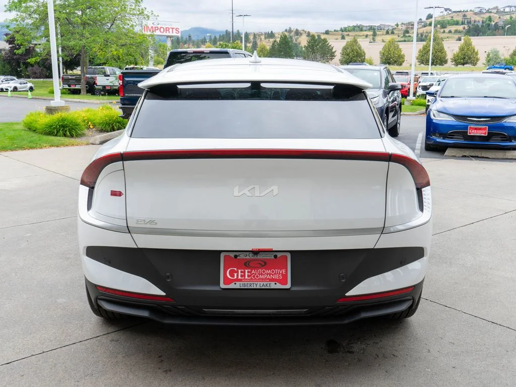 New 2026 Glacial White Pearl Kia LIGHT image 6