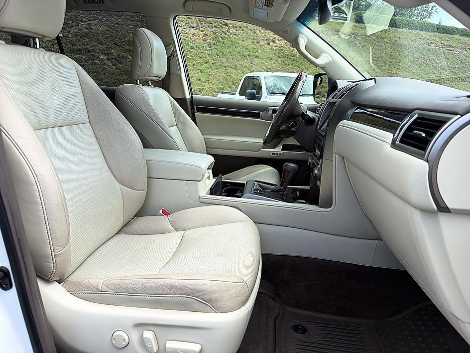 Used 2017 Starfire Pearl Lexus 460 image 21