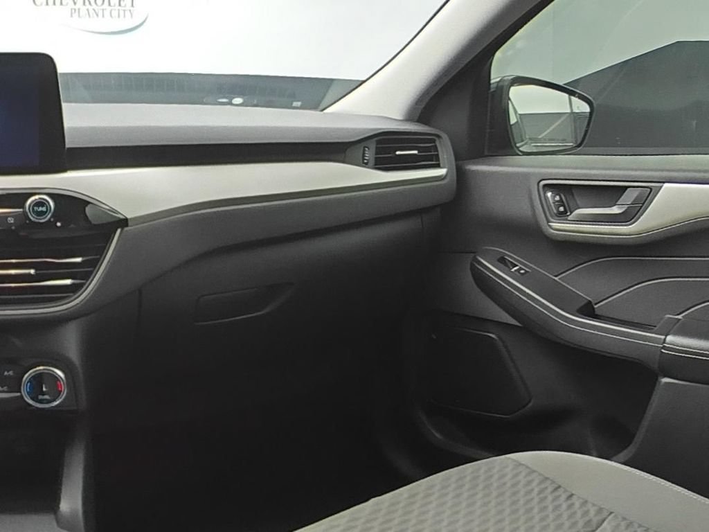 Used 2022 Silver Ford SE image 24