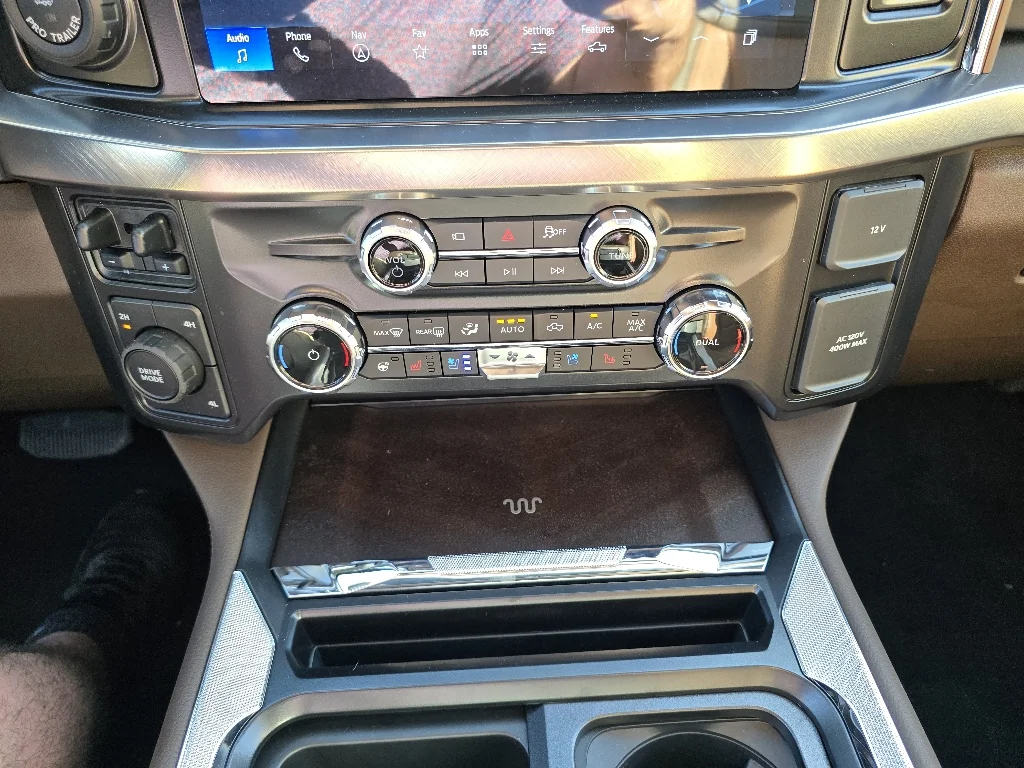 New 2027 Star White Metallic Tri-Coat Ford F-450® King Ranch® image 23