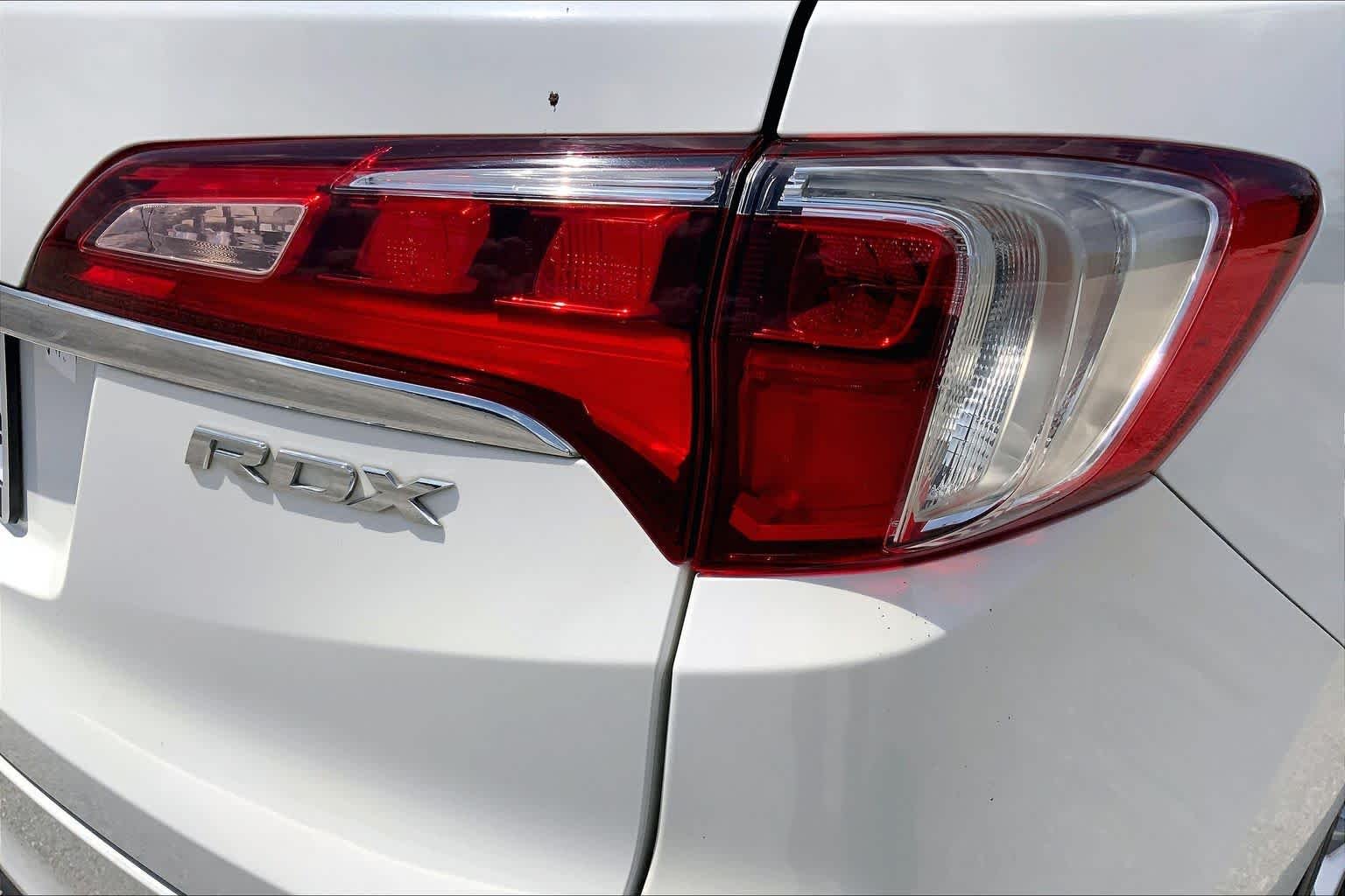 Used 2018 White Diamond Pearl Acura  image 30