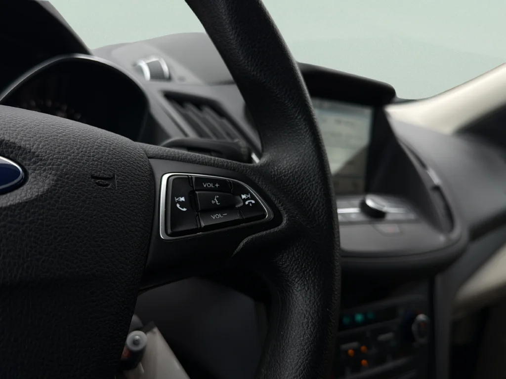 Used 2018 White Gold Metallic Ford SE image 16
