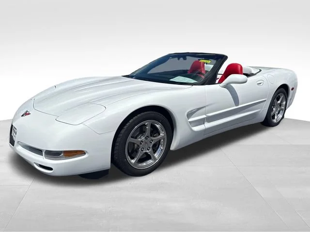 Used 2004 Arctic White Chevrolet  image 1