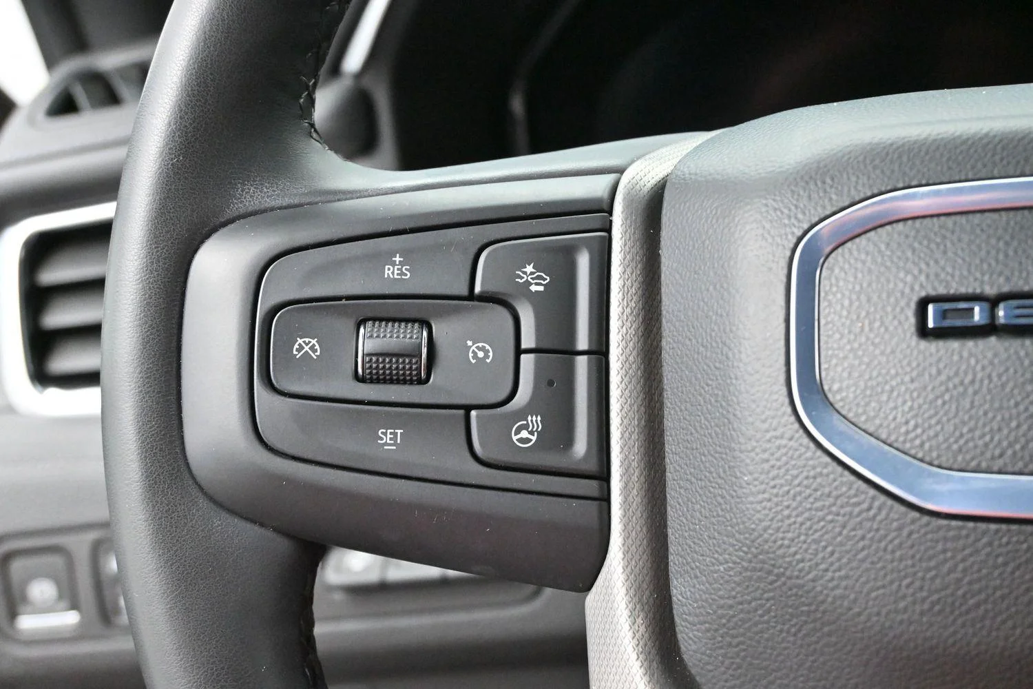 Used 2024 Onyx Black GMC Denali image 21