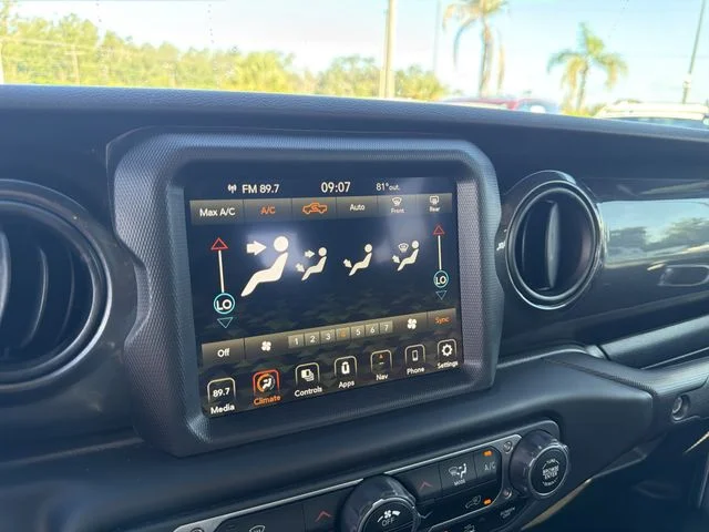 Used 2020 Silver Jeep Altitude image 23