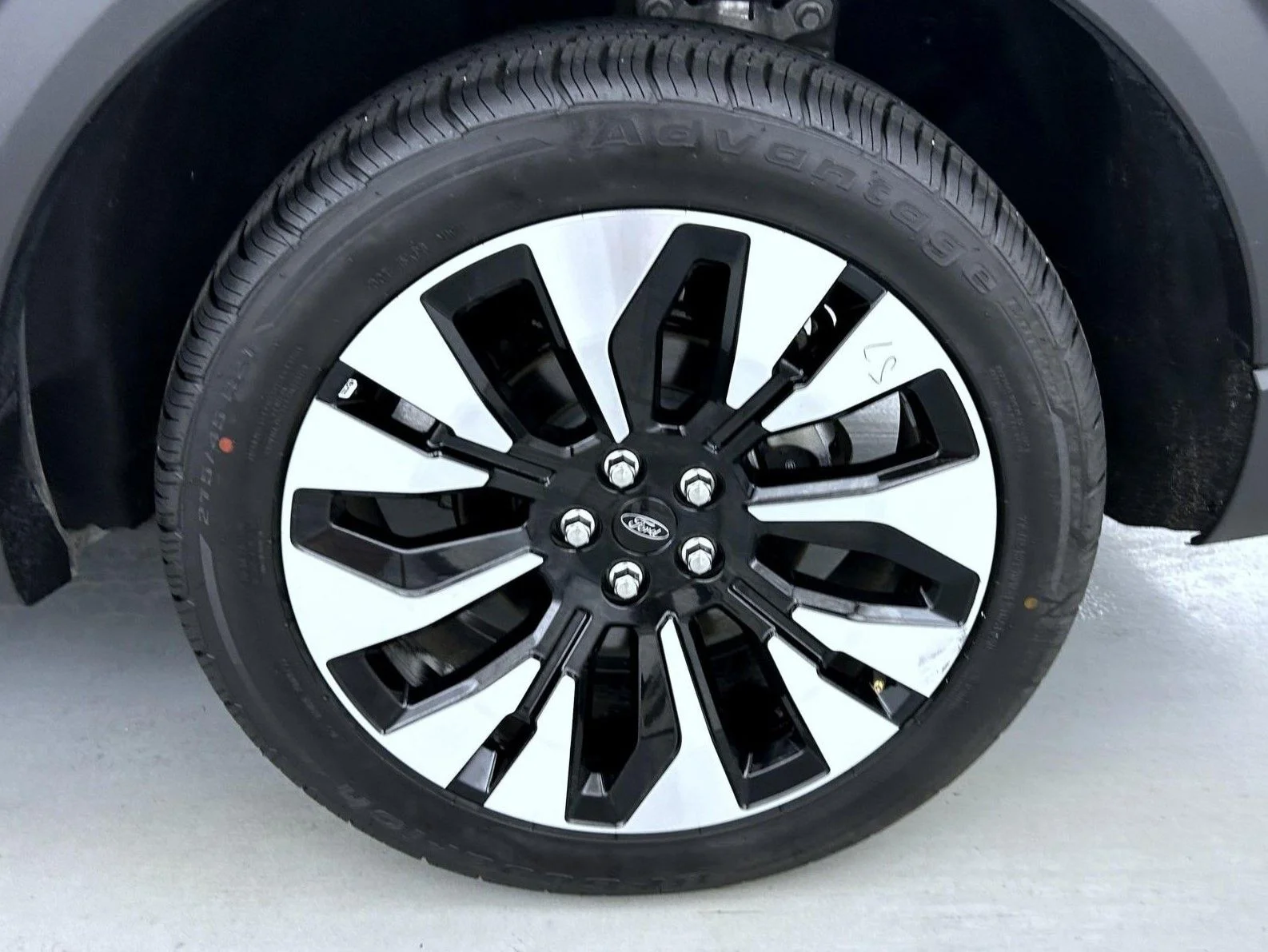 Used 2025 Gray Ford Platinum image 25
