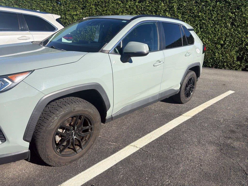 Used 2020 Lunar Toyota XLE image 6