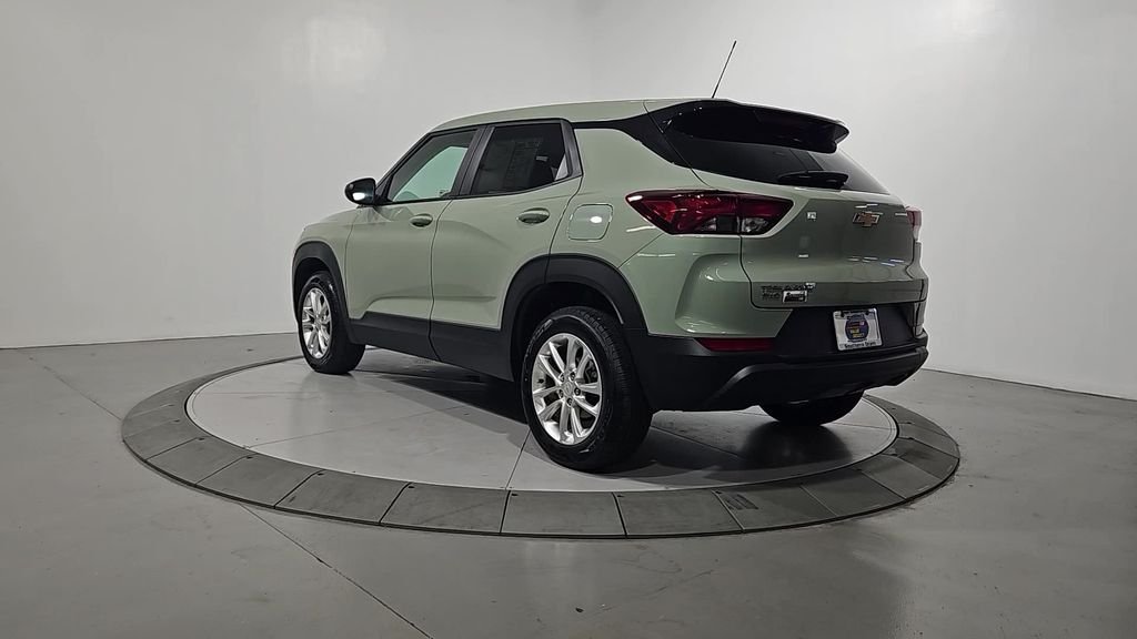 Used 2025 Green Chevrolet LS image 3