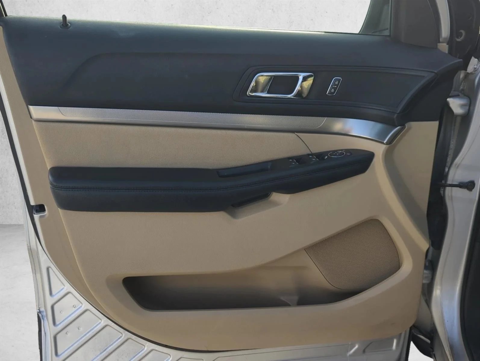 Used 2017 Ingot Silver Metallic Ford Base image 7
