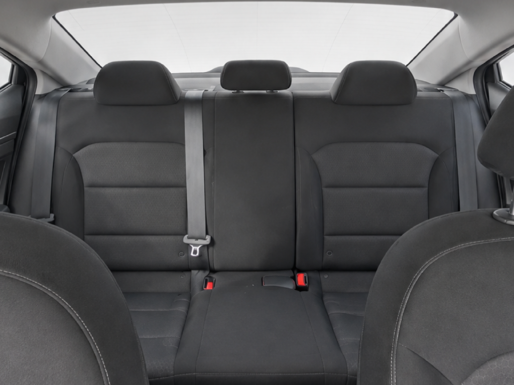 Used 2018 White Hyundai SEL image 17
