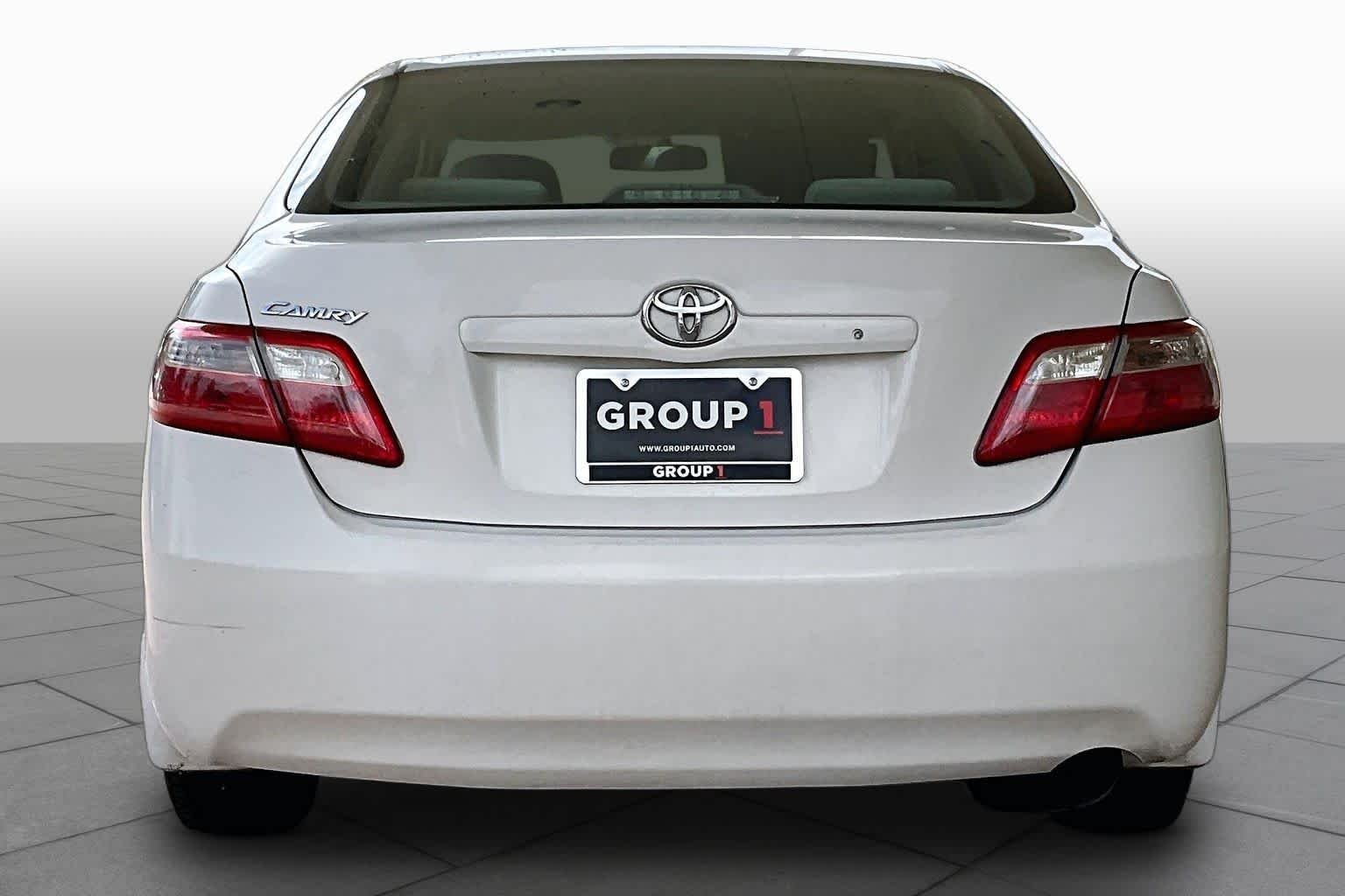 Used 2009 Super White Toyota  image 4