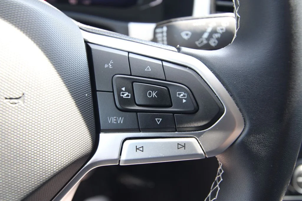 Used 2023 Tourmaline Blue Metallic Volkswagen 3.6L V6 SE w/Technology image 19