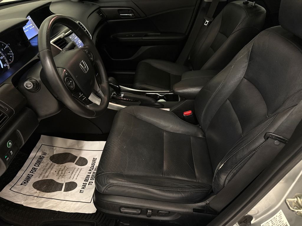 Used 2014 Alabaster Silver Metallic Honda EX-L image 17