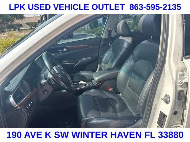 Used 2017 White Kia Technology image 10