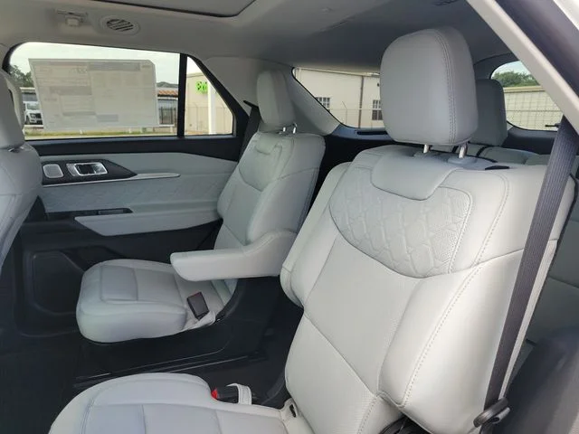 New 2026 Star White Metallic Tri-Coat Ford Platinum™ image 11