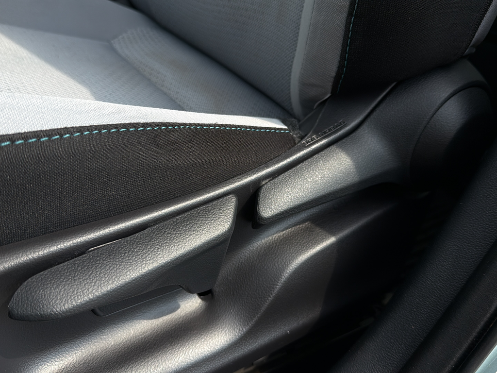 Used 2022 Pearl Toyota LE image 10