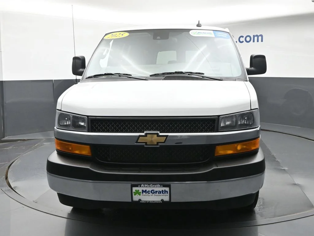 Used 2025 White Chevrolet LT image 6