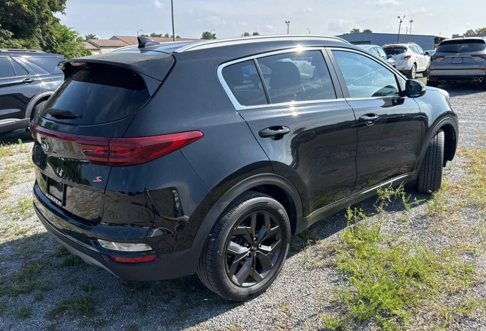 Used 2020 Red Kia S image 5