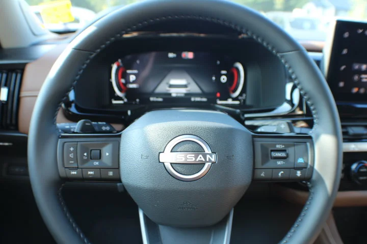 Used 2026 White Nissan Platinum image 9
