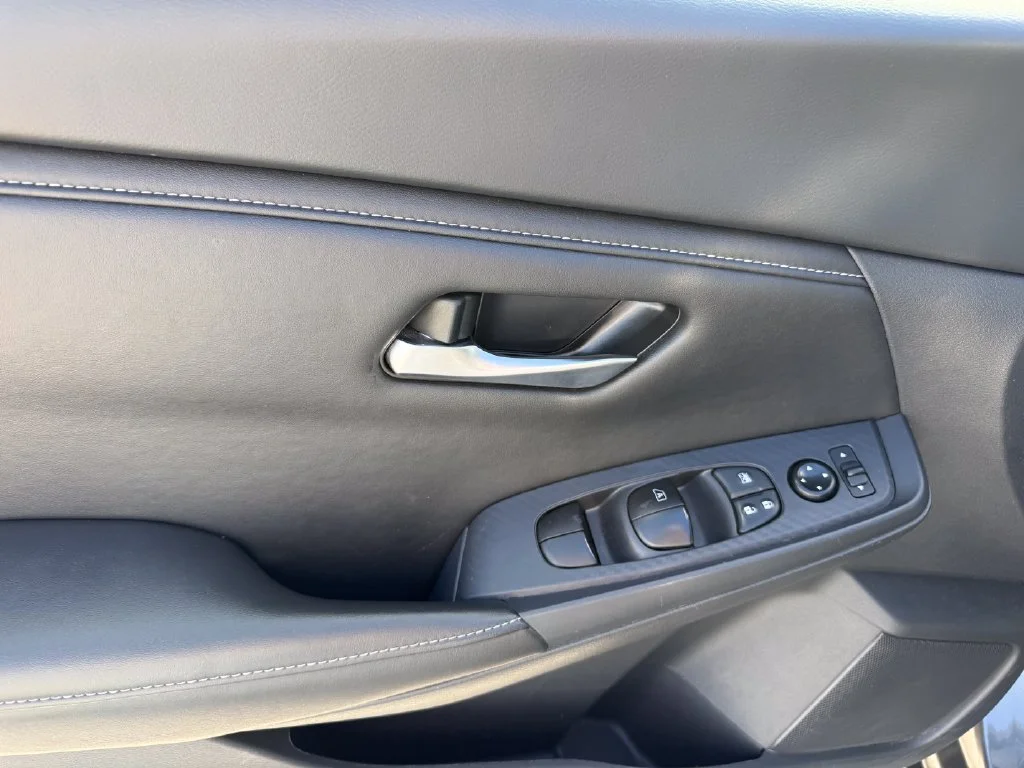 Used 2025 Gray Nissan SV image 5