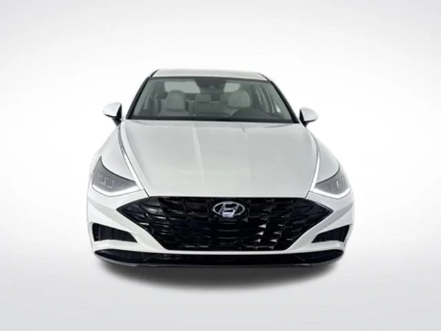 Used 2023 White Hyundai SEL image 4
