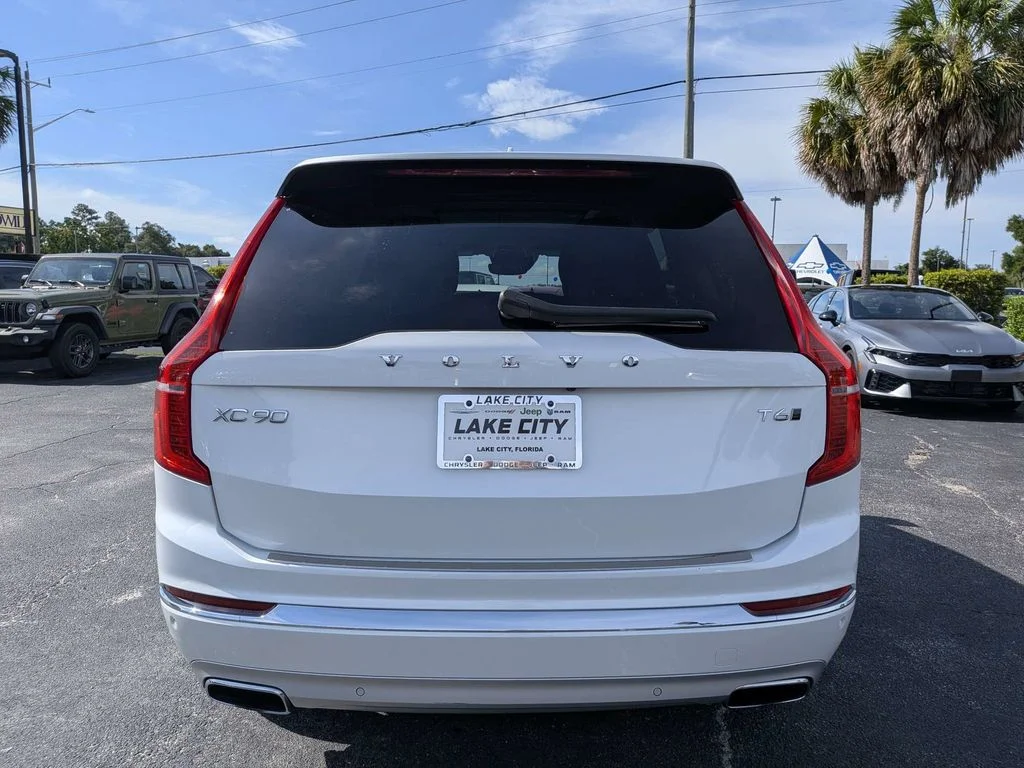 Used 2021 White Volvo T6 Inscription image 4