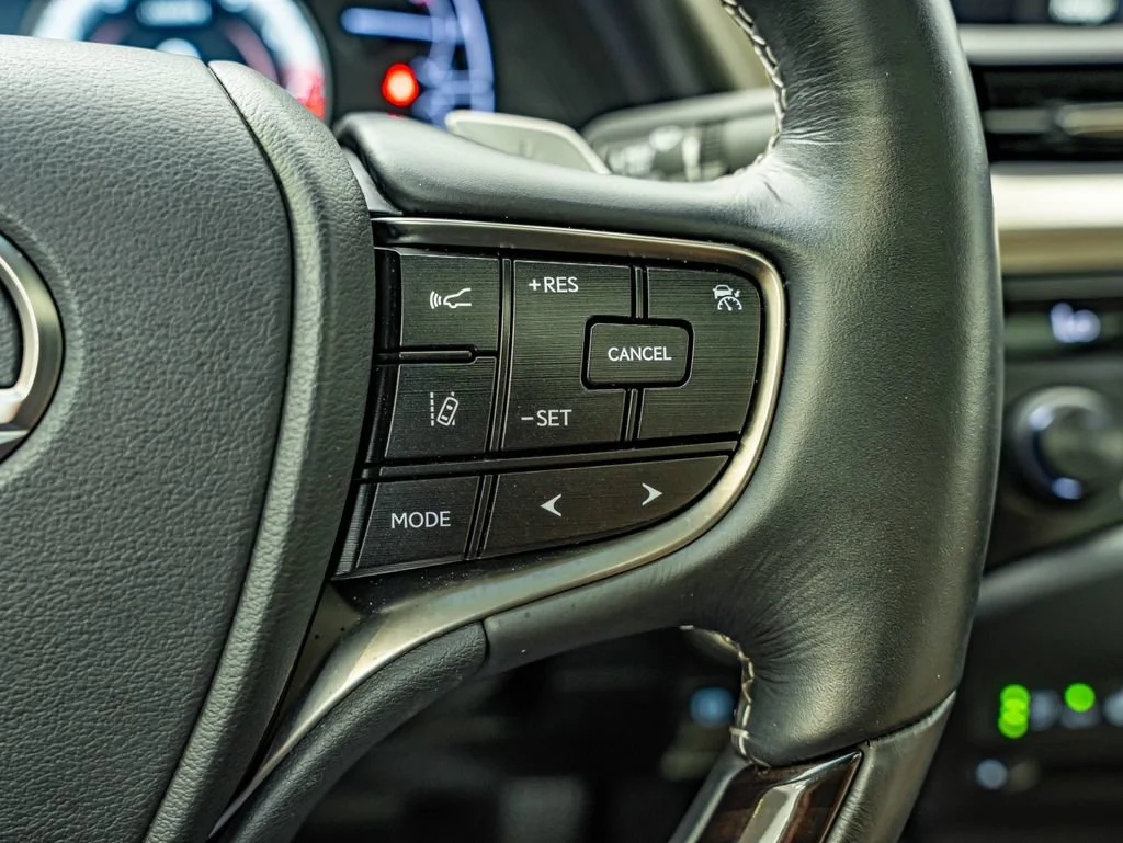 Used 2019 White Pearl Lexus 350 image 22