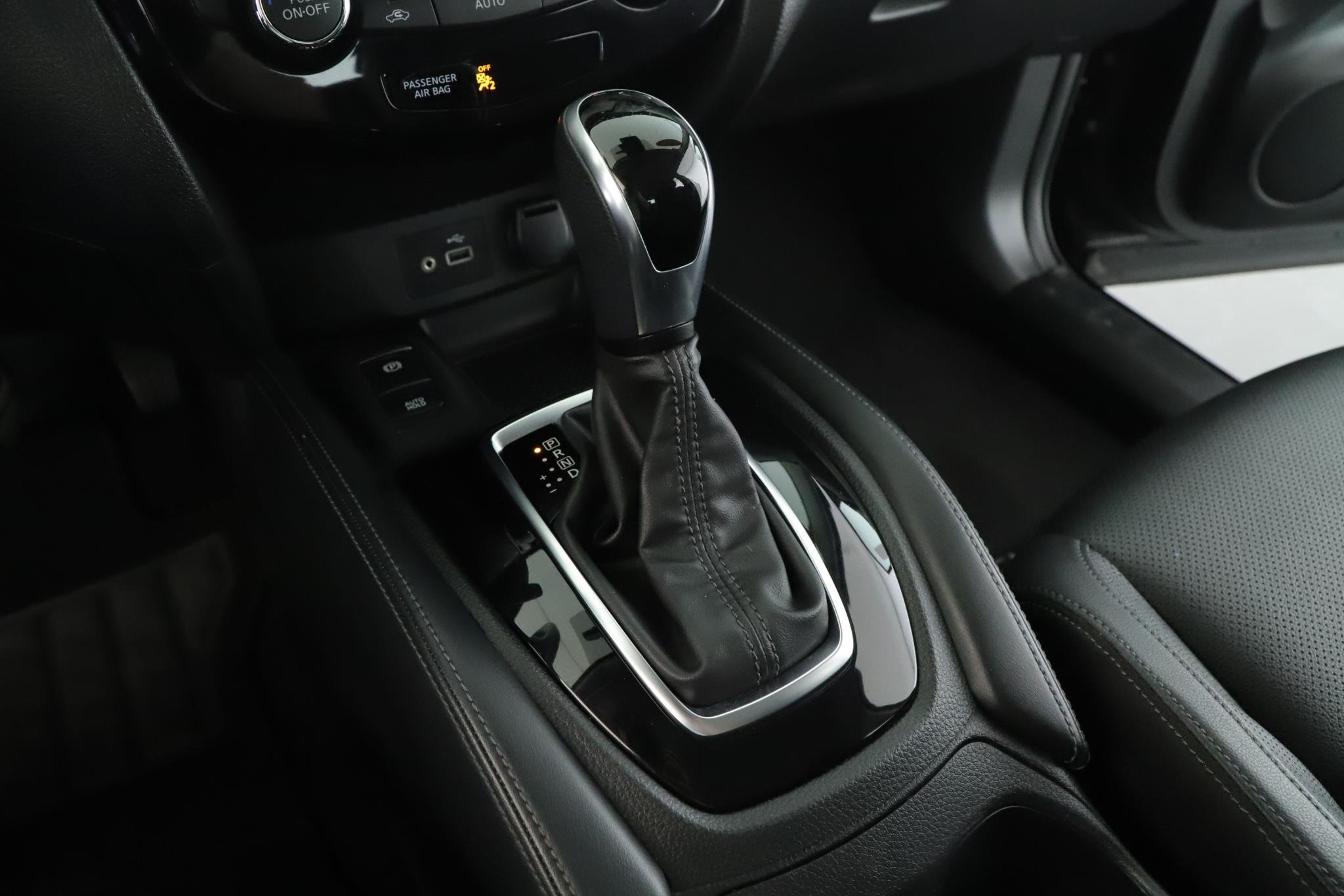 Used 2020 Magnetic Black Pearl Nissan AWD SL image 14