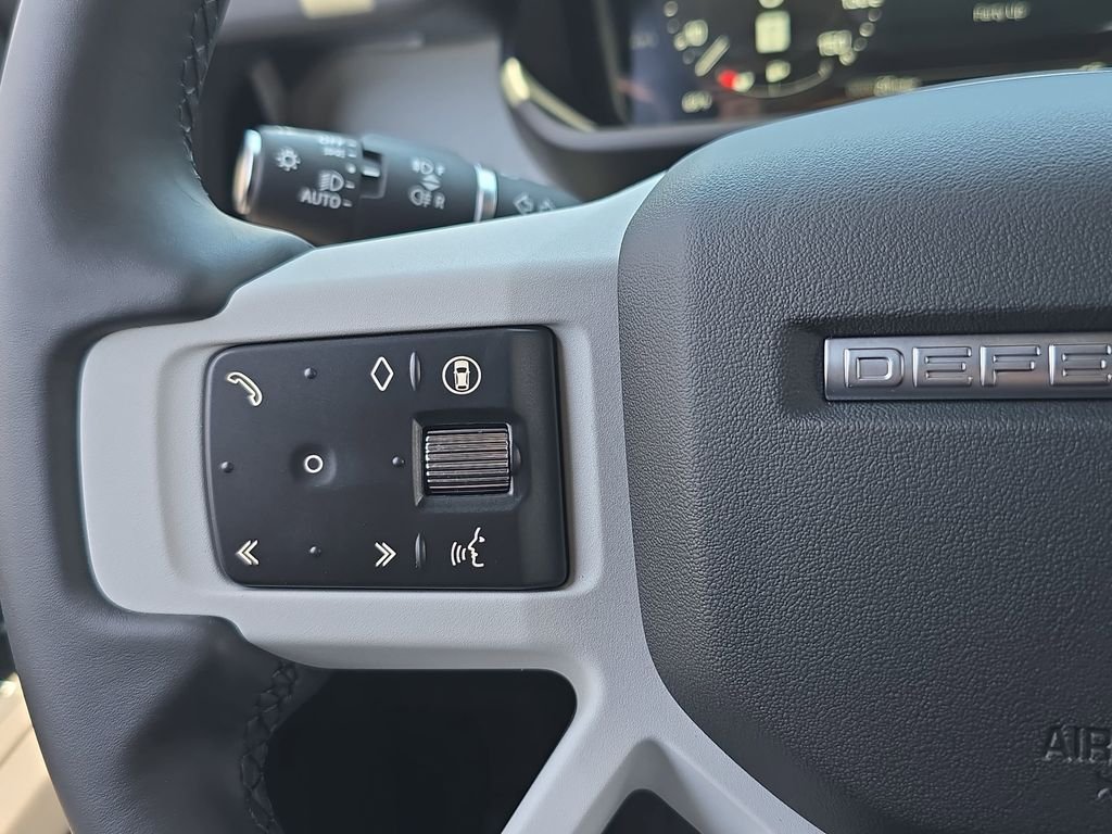 New 2026 Santorini Black Land Rover X-Dynamic SE image 17