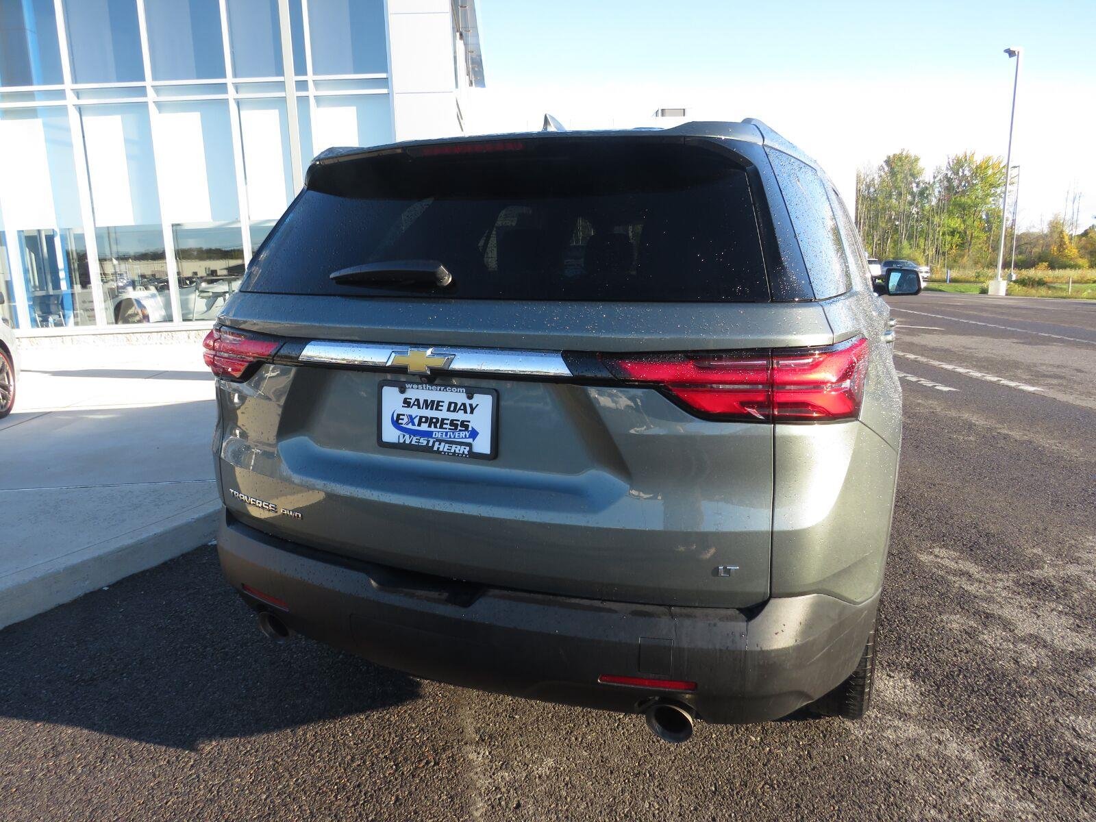 Used 2023 Silver Sage Metallic Chevrolet LT Cloth image 7