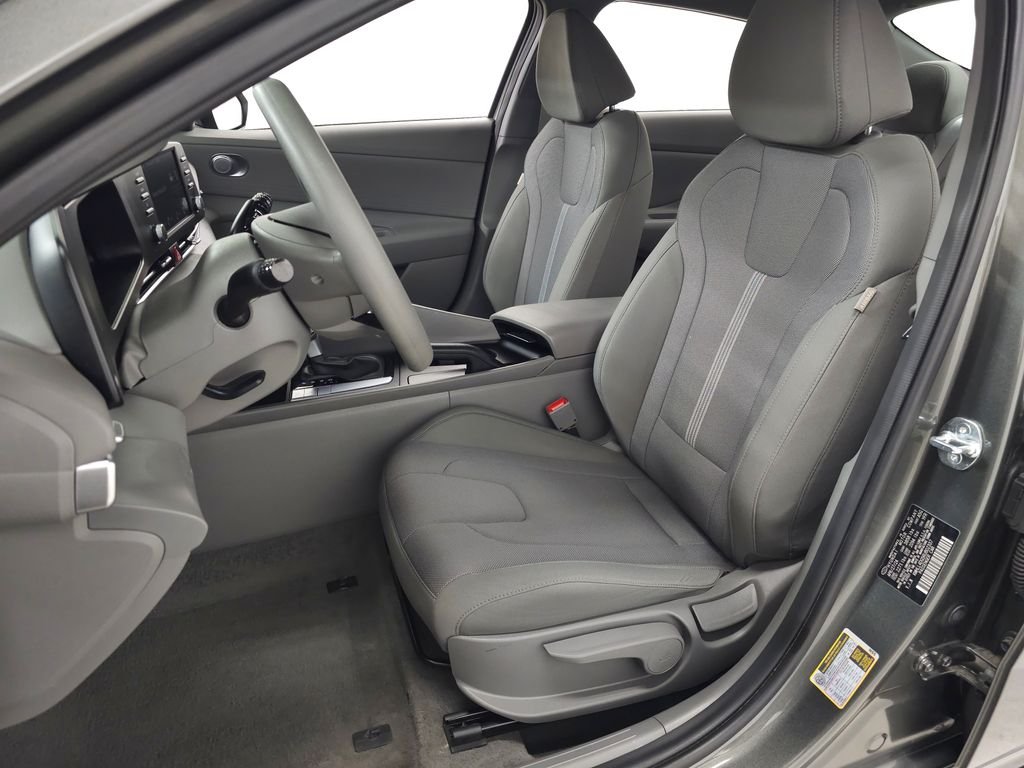 2024 Hyundai Elantra SE - Photo 17