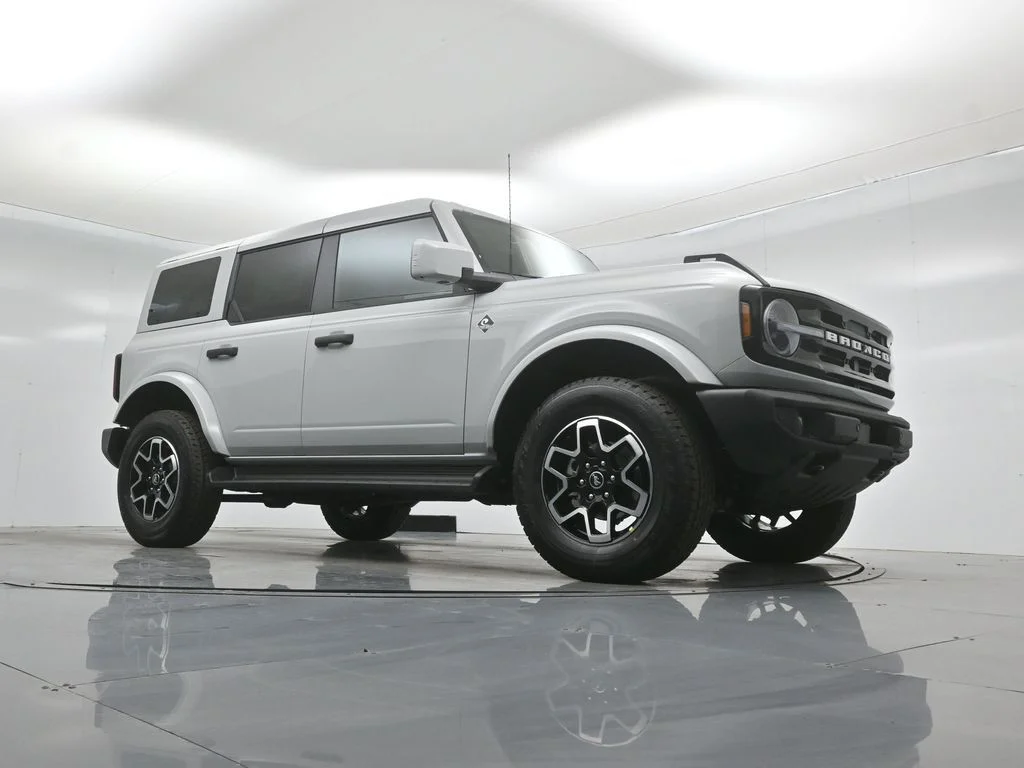 New 2026 Avalanche Gray Ford Outer Banks image 3