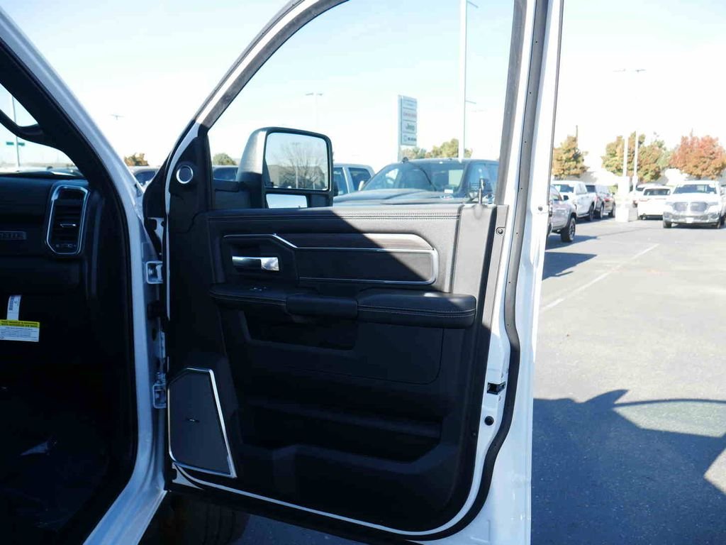 New 2026 Bright White Clear-Coat Exterior Paint RAM LARAMIE image 32