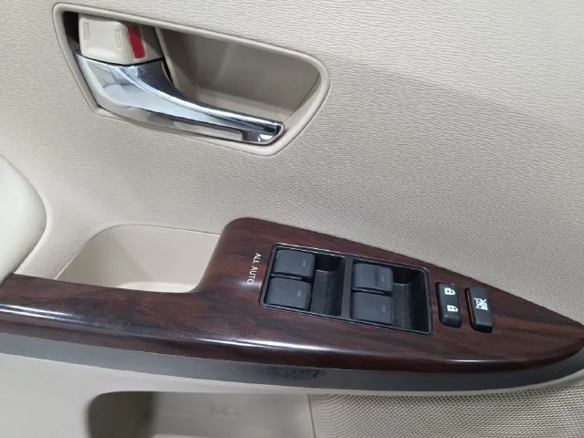 Used 2014 Green Toyota  image 27