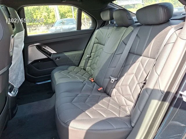 2026 BMW 7 Series 750e - Photo 9