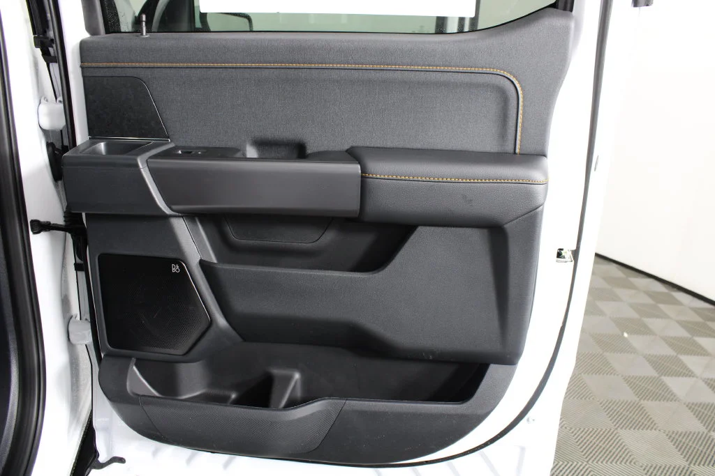 New 2026 Oxford White Ford Tremor image 9
