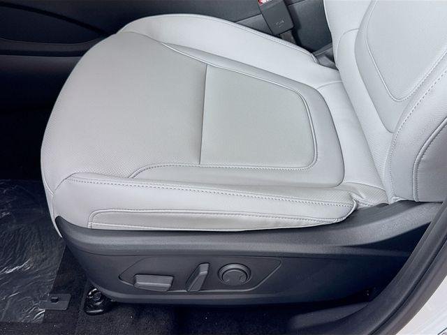 New 2026 White Hyundai SEL FWD image 29
