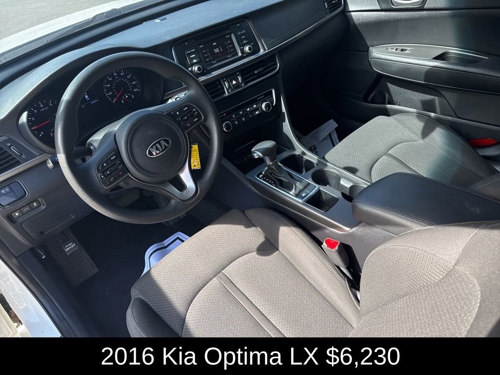 Used 2016 Snow White Pearl Kia LX image 10