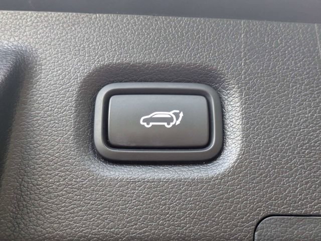 Used 2023 Black Hyundai SEL Premium image 13
