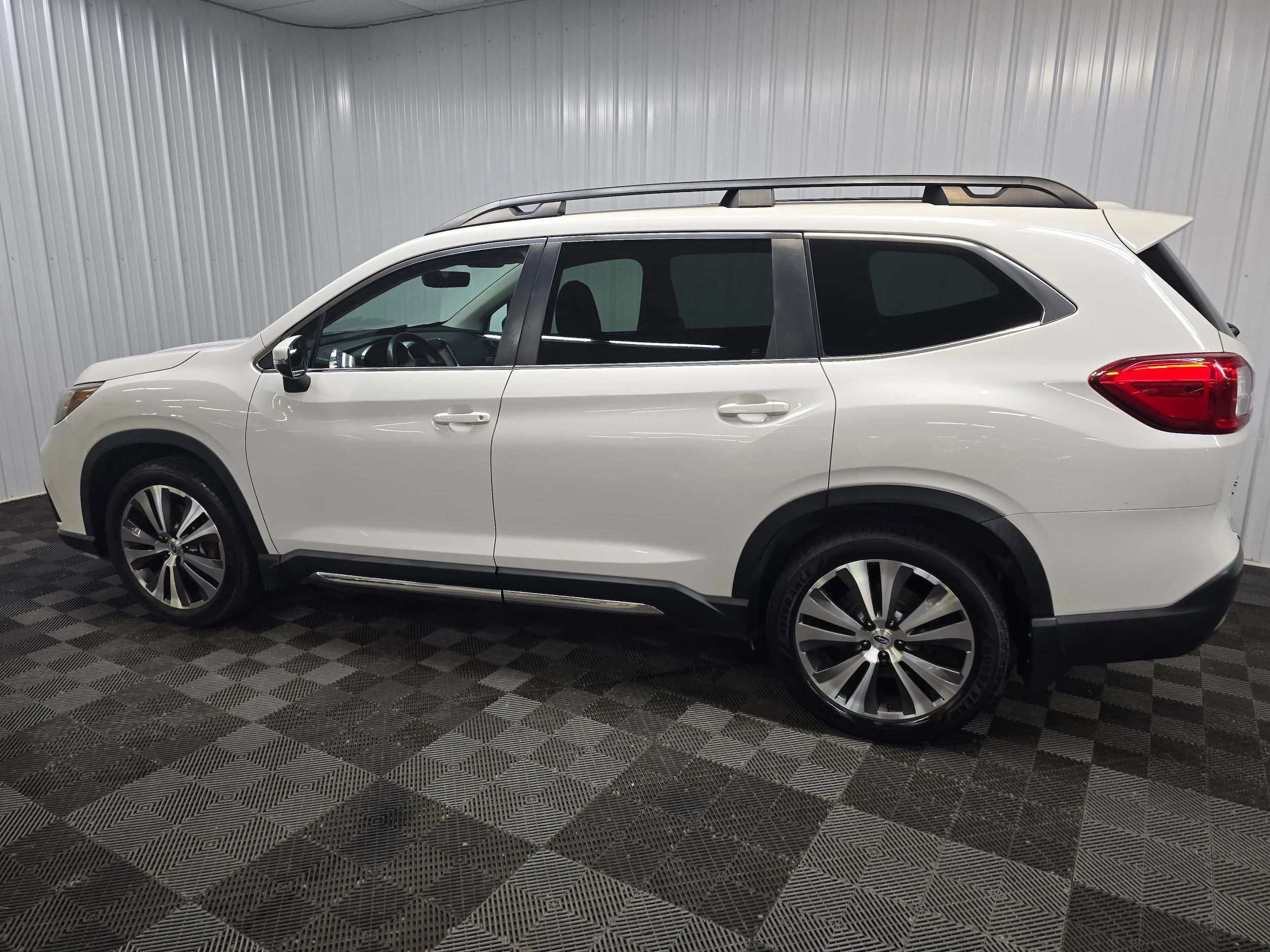 Used 2019 Crystal White Pearl Subaru Limited 7-Passenger image 4