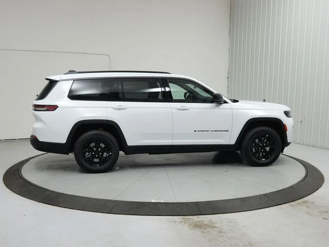 New 2026 Bright White Clear-Coat Exterior Paint Jeep Altitude image 8