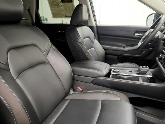 Used 2025 Super Black Nissan SL image 22