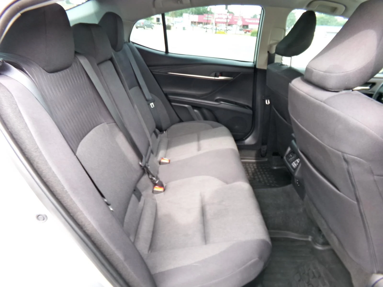 2025 Toyota Camry LE - Photo 14